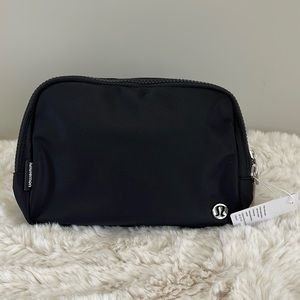 Lululemon Everywhere Belt Bag in Black